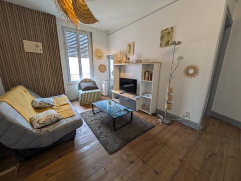 Communal lounge/ TV room, Living room, Seating area