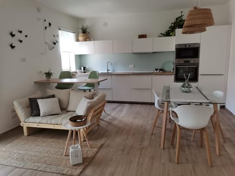 Communal lounge/ TV room, TV and multimedia, Coffee/tea facilities, Kitchen or kitchenette, Living room, Seating area, Dining area, Communal kitchen