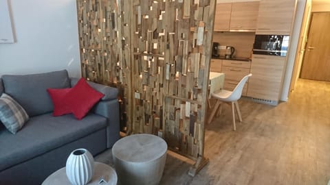 Maurers Schlierseetraum 1 hochwertige Erdgeschosswohnung mit allen Raffinessen erfreut sich auch Urlauber idealerweise für Paar mit Kindern geeignet und Vierbeiner Dank des tollen Zauns auf der Terrasse stylisch und edel von der Ausstattung mit 64 qm Apartment in Schliersee