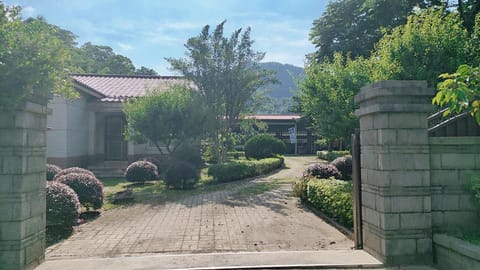Facade/entrance, Off site
