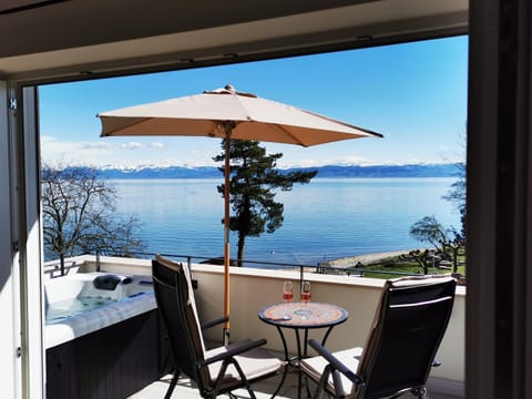 Balcony/Terrace, Lake view