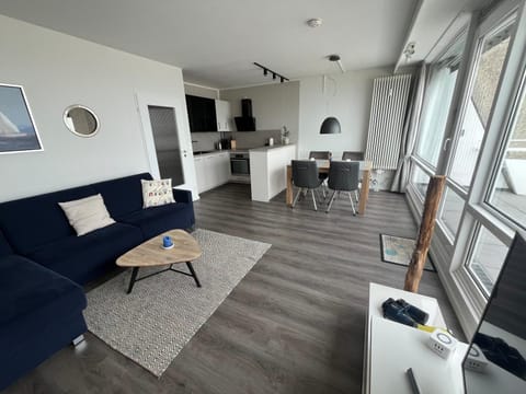 Kitchen or kitchenette, Seating area, Dining area