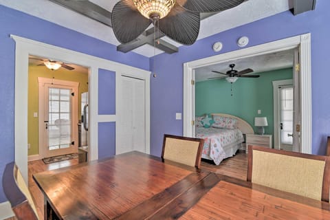 Sunny St Pete Cottage about 1 Mi to Tropicana Field! House in Historic Kenwood