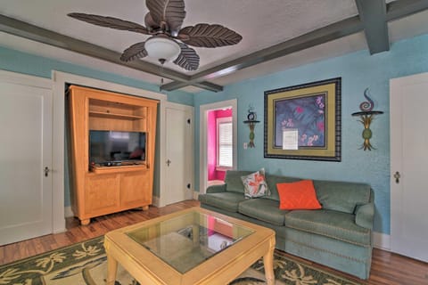 Sunny St Pete Cottage about 1 Mi to Tropicana Field! House in Historic Kenwood