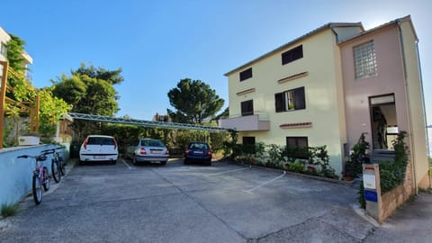 Property building, Parking