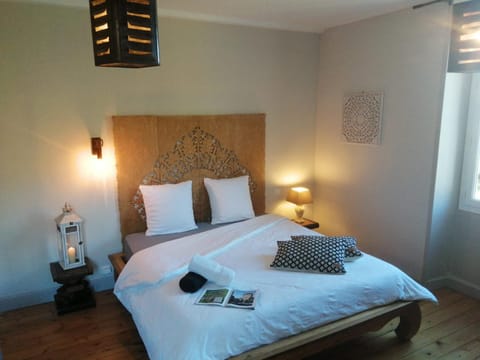 Bed, Photo of the whole room, Bedroom, towels, air conditioner