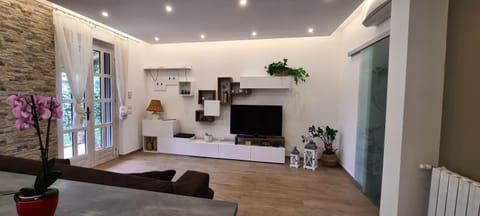 Communal lounge/ TV room, TV and multimedia, Living room