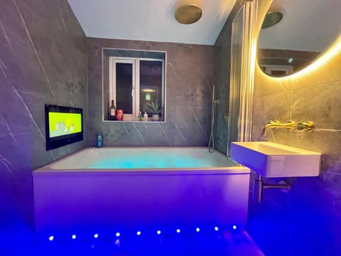 Bathroom, Bath