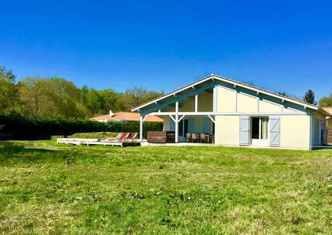 Property building, Day, Natural landscape, Garden, Garden view