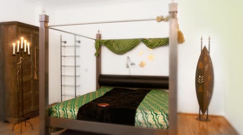 Bed, Photo of the whole room, Decorative detail
