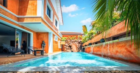 Property building, Day, Pool view, Swimming pool, sunbed