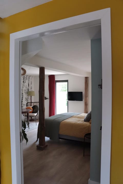 Bed, Photo of the whole room