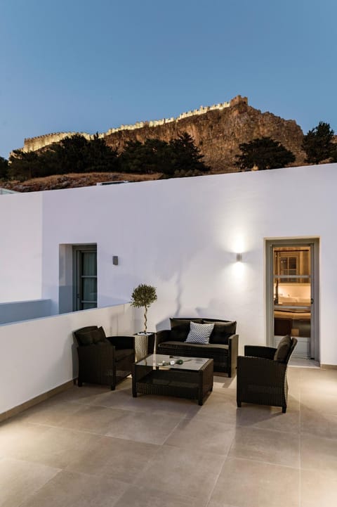 Property building, View (from property/room), Decorative detail, Area and facilities