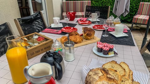 Les Chambres d'hôtes du Faubourg Bed and Breakfast in Hauts-de-France