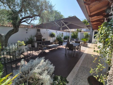 Property building, Patio, Spring, Day, Garden, Garden view