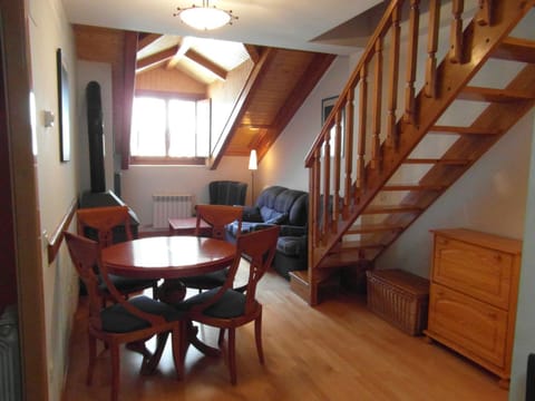 Property building, TV and multimedia, Living room, Photo of the whole room, Seating area, Dining area, Street view