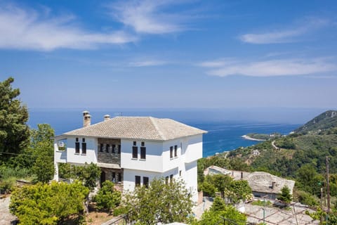 Property building, Day, Natural landscape, Mountain view, Sea view