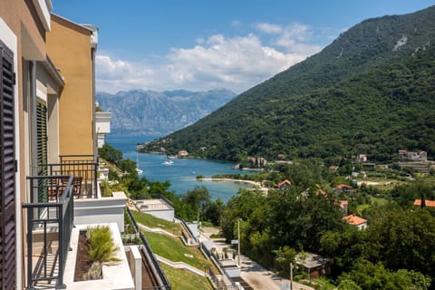 Property building, Nearby landmark, Spring, Natural landscape, Balcony/Terrace, Lake view, Mountain view, River view, Sea view