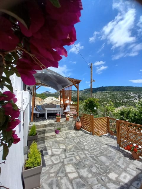 Patio, Day, Natural landscape, View (from property/room), Balcony/Terrace, Mountain view