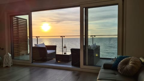 Natural landscape, View (from property/room), Balcony/Terrace, Living room, Sea view, Sunset