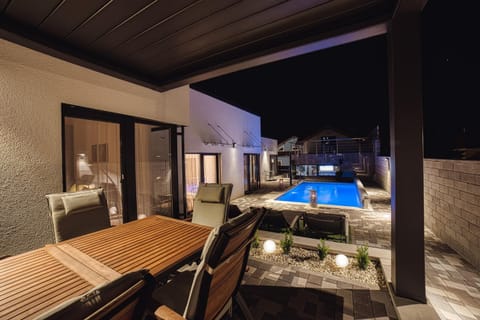 Balcony/Terrace, Swimming pool