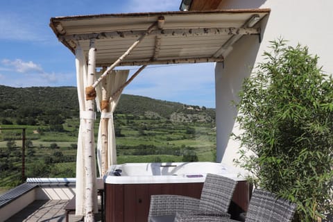 Patio, Hot Tub, Balcony/Terrace