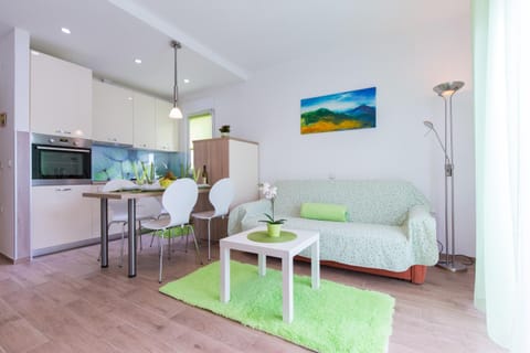 Kitchen or kitchenette, Living room, Seating area