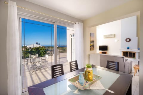 View (from property/room), Balcony/Terrace, Dining area