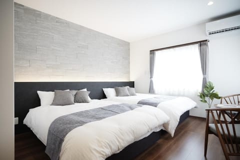 Bed, Living room
