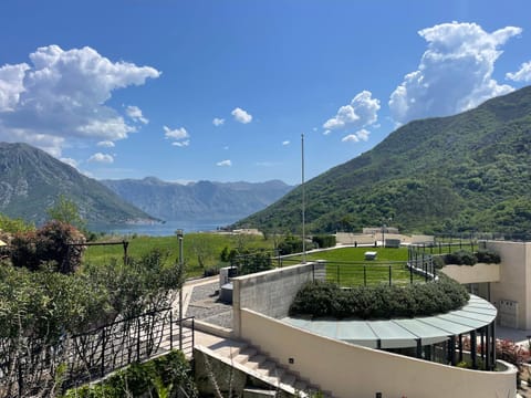 Nearby landmark, Spring, Day, Natural landscape, Mountain view