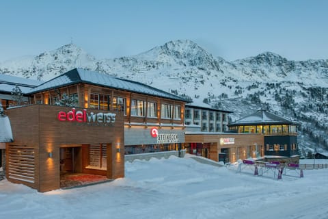Facade/entrance, Winter