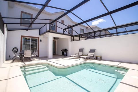 Patio, Day, View (from property/room), Balcony/Terrace, Pool view, Swimming pool, sunbed
