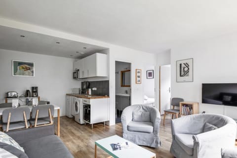 Kitchen or kitchenette, Seating area