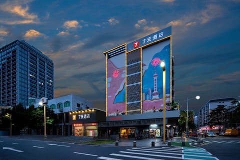 Property building, Street view, Location