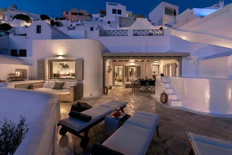 Facade/entrance, Night, Balcony/Terrace