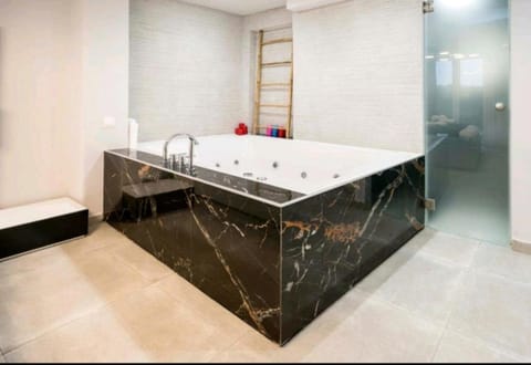Fitness centre/facilities, Bedroom