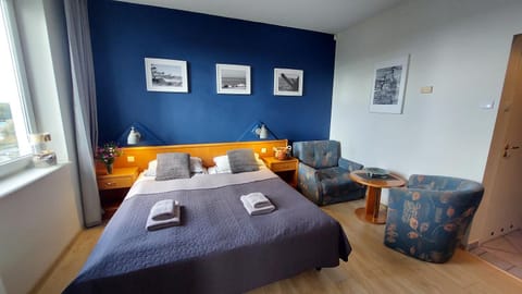 Bed, Seating area, Bedroom, towels