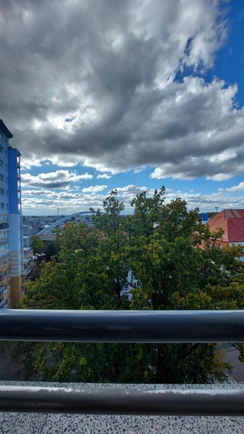 Natural landscape, View (from property/room), Balcony/Terrace, City view