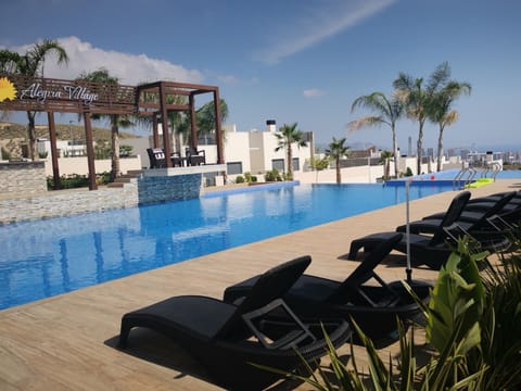 Bed, Swimming pool