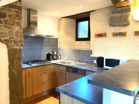 Belle maison bretonne 3 étoiles avec WIFI, entièrement rénovée à 800m mer à Trégastel - Réf 497 Villa in Trégastel