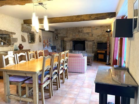 Belle maison bretonne 3 étoiles avec WIFI, entièrement rénovée à 800m mer à Trégastel - Réf 497 Villa in Trégastel