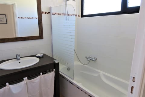 Belle maison bretonne 3 étoiles avec WIFI, entièrement rénovée à 800m mer à Trégastel - Réf 497 Villa in Trégastel