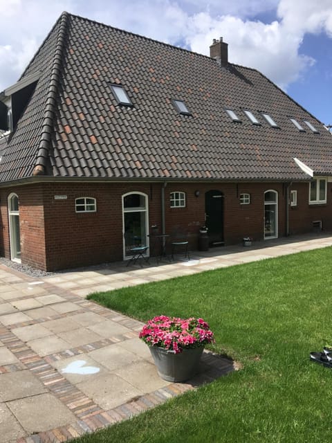 Property building, Facade/entrance, Garden