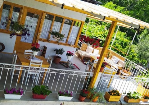 Property building, Garden, View (from property/room), Balcony/Terrace, Garden view