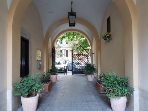 Facade/entrance