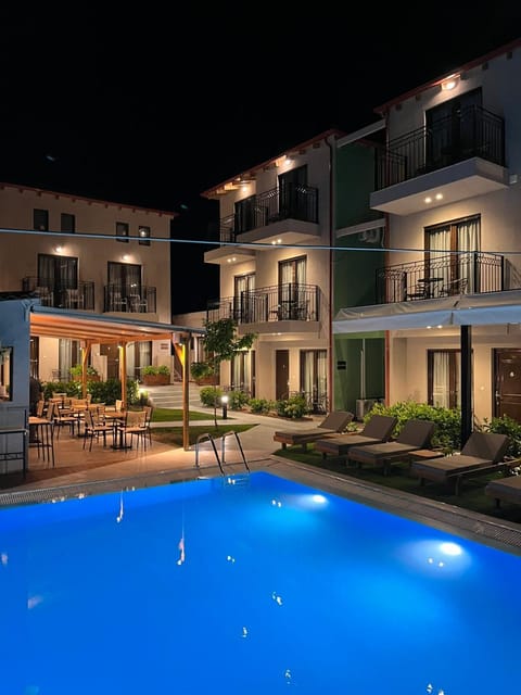 Property building, Restaurant/places to eat, Swimming pool
