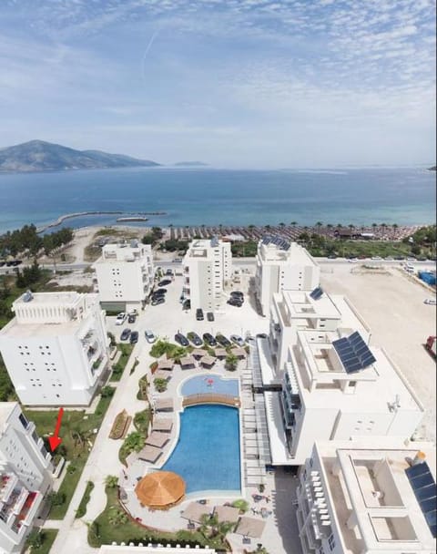 Bird's eye view, Pool view