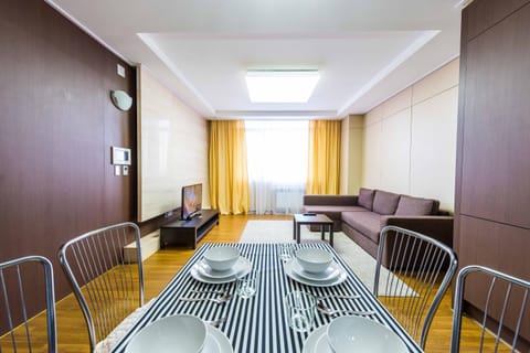 Seating area, Dining area