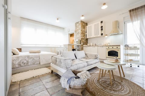 Bed, Kitchen or kitchenette, Living room, Dining area, Bedroom