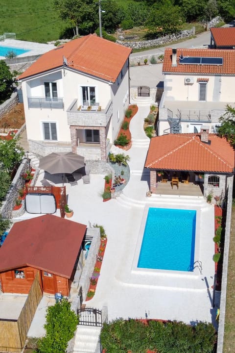 Bird's eye view, Pool view